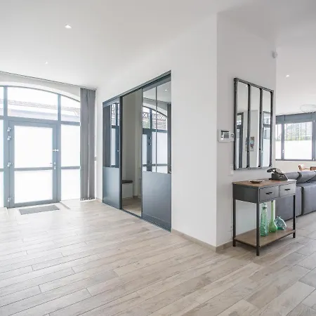 Apartment Loft Courtalon - Haut Standing - Patio - Parking Prives
