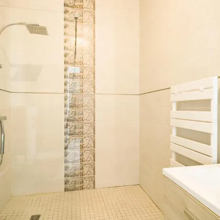 Apartment Loft Courtalon - Haut Standing - Patio - Parking Prives *